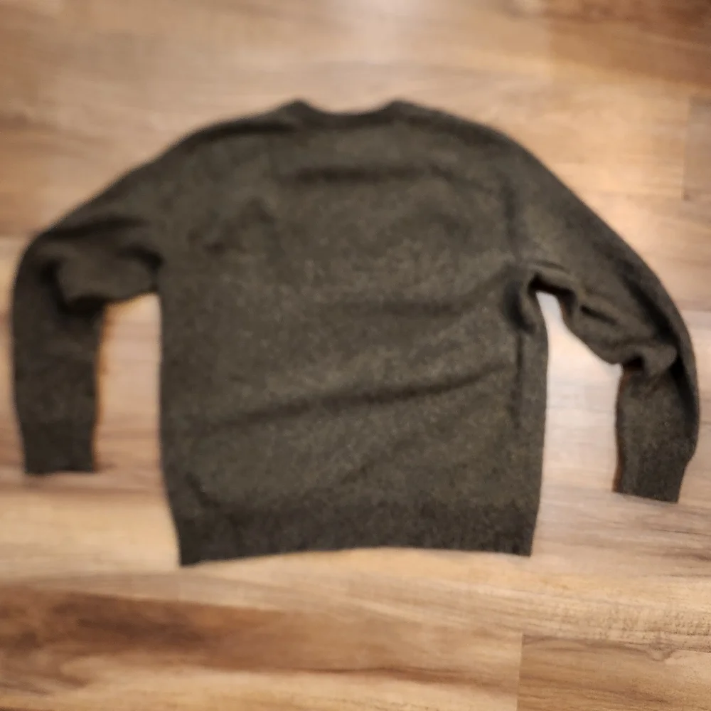 GOODTHREADS 100% Lambswool Sweater in Moss - Picture 2 of 3
